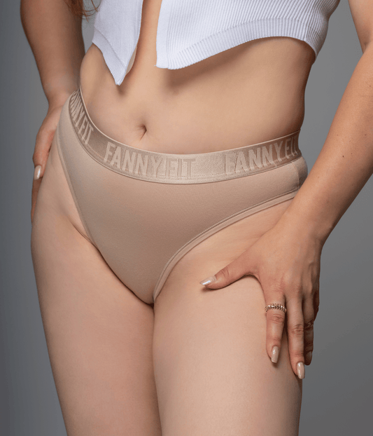 sporty thong in the color macadamia